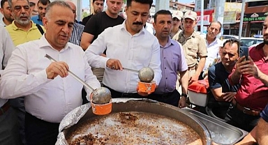 Altınözü’nde Aşure İkramı