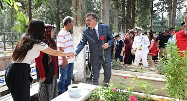 Başkan Dönmez'den Şehitlik Ziyareti