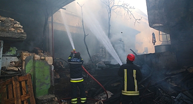 Binanın Deposunda Çıkan Yangın Söndürüldü