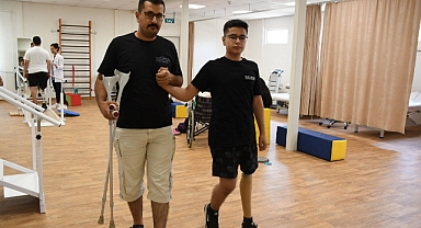 DEPREMZEDE BERKAY YAŞAMA TUTUNDU