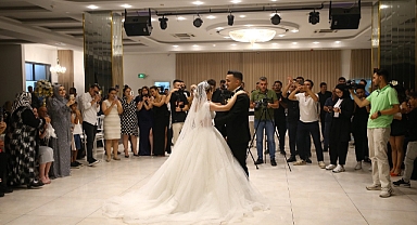 Depremzede Tuğçe, zor günlerini beraber geçirdiği nişanlısıyla evlendi