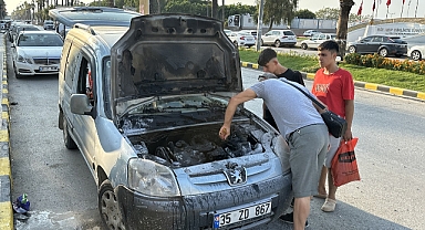 Hafif ticari aracın motor kısmı yandı