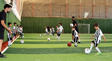 HATAY BEŞİKTAŞ FUTBOL OKULUNDA GELECEĞİN YILDIZLARI YETİŞİYOR