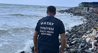 Hatay'da denize giren genç kayboldu