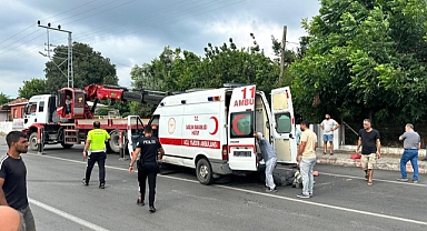 Hatay'da devrilen ambulanstaki 2 sağlık personeli yaralandı