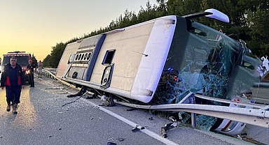 Hatay-İzmir Seferini Yapan Otobüs Devrildi