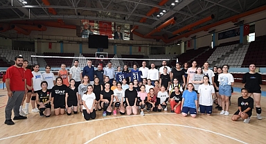 HATAY VOLEYBOL TAKIMINA DESTEK ZİYARETİ