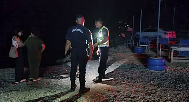 Kamyonet Denize Düştü