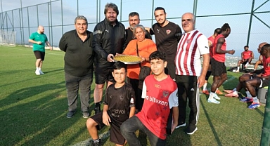 ASİ GENÇLİK DERNEĞİ'NDEN HATAYSPOR'A ZİYARET