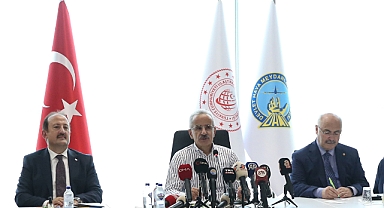 Bakan Uraloğlu'ndan Instagram Ve Roblox Açıklaması