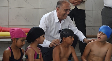 BAŞKAN YAPAR, ANTAKYA BELEDİYESİ SÜMEYYE BOYACI YÜZME HAVUZU’NDA ÇOCUKLARLA BİR ARAYA GELDİ