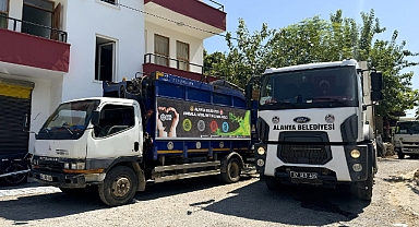 Bir evden 4 kamyon çöp çıkarıldı