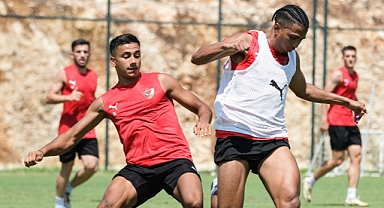 Bordo-Beyazlılar, İlk Galibiyet Peşinde