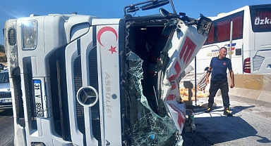 Çimento Yüklü Tır Devrildi