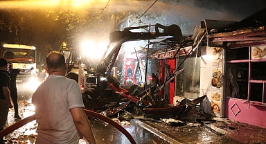 Ekmek fırınında çıkan yangın bitişiğindeki iş yerine sıçradı