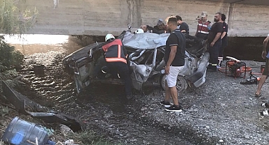 Hatay'da dereye devrilen otomobildeki 1 kişi öldü, 1 kişi de yaralandı