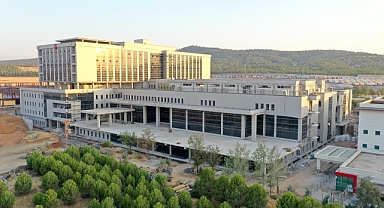 MHP milletvekili devam eden hastane inşaatını inceledi