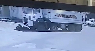 Motosikletli Kamyonun Altında Kaldı
