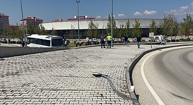 Otobüs terminaline düşen midibüsteki 15 kişi yaralandı