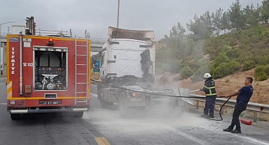Seyir Halindeki Tırda Çıkan Yangın Söndürüldü
