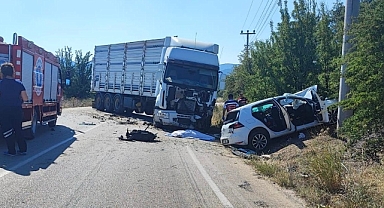 Tır ile otomobilin çarpışması sonucu 1 kişi öldü, 3 kişi yaralandı