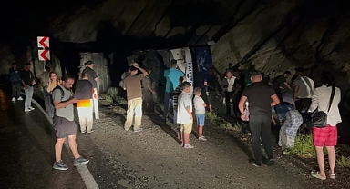 Yolcu otobüsünün devrilmesi sonucu 13 kişi yaralandı