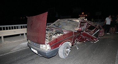 2 Otomobilin Çarpıştı