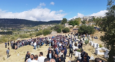 AİLE CİNAYETİ KURBANLARI YANYANA GÖMÜLDÜ