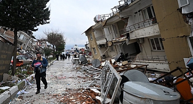 DEPREM DEVLET BÜTÇESİNİ SARSTI