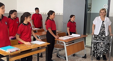 Depremzede Öğretmen Öğrencilerine Kavuştu