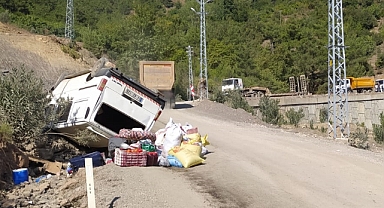 Devrilen minibüsteki 6 kişi yaralandı