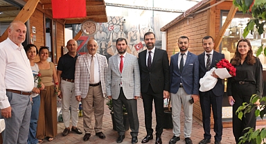 Esnafa Gül Dağıtıldı