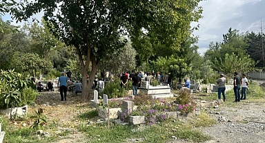 Hatay'da tırın çarpması sonucu ölen 4 yaşındaki çocuğun cenazesi defnedildi
