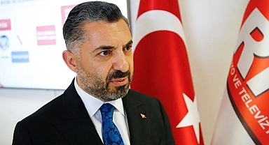 İç Çamaşırlarını Göreceğimiz Şekilde Giyinen İnsanlar Yayına Alınıyor