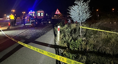 İki otomobilin çarpışması sonucu 2 kişi öldü, 3 kişi yaralandı