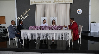 İskenderun Kaymakamı Murat Sefa Demiryürek nikah şahidi oldu