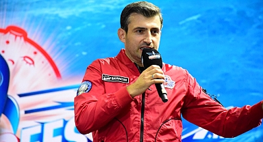 Selçuk Bayraktar, TEKNOFEST Akdeniz'de gençlerle buluştu