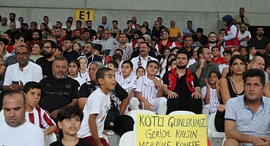 Vali Masatlı, Samsunspor Maçını Taraftarların Arasında İzledi