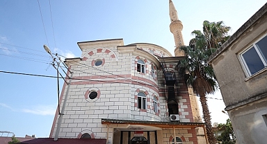 Yıldırım isabet eden camide çıkan yangın söndürüldü