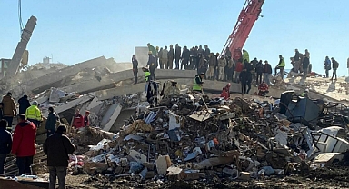 6 ŞUBAT’TA 27 KİŞİYİ AYAKLI MEZARA SOKMUŞTU KATİL MÜTEAHHİTTEN “UNUTTUM” SAVUNMASI