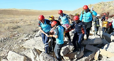 DEPREM SENARYOLU TATBİKAT YAPTILAR