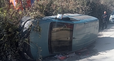 Devrilen hafif ticari aracın sürücüsü hayatını kaybetti