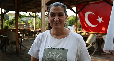 Eşinin iş kazası geçirmesiyle açtığı kafeyle ailesinin geçimini sağlıyor