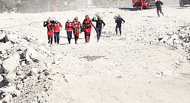 5,7 büyüklüğünde deprem senaryosuyla tatbikat yapıldı