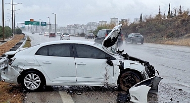 Bariyere çarpan otomobildeki 4 kişi yaralandı