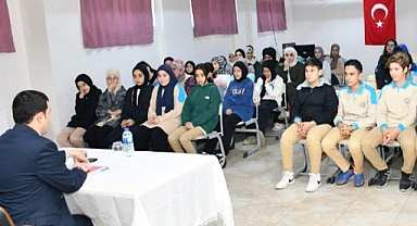 KAYMAKAM YILMAZ ÖĞRENCİLERİ DİNLEDİ