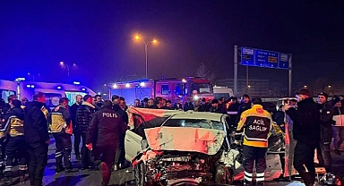 Yolcu Otobüsü İle Otomobil Çarpıştı: Sürücü Öldü, 3 Kişi Yaralandı