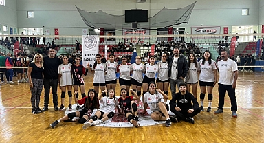 ARSUZ AŞIK VEYSEL ANADOLU LİSESİ KIZLAR VOLEYBOL TAKIMI GRUP BİRİNCİSİ