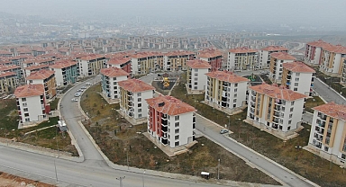 DEPREM BÖLGESİNDE İNŞAATLAR YÜKSELİYOR