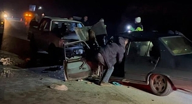 Hafif ticari araç ile otomobilin çarpıştığı kazada 4 kişi yaralandı